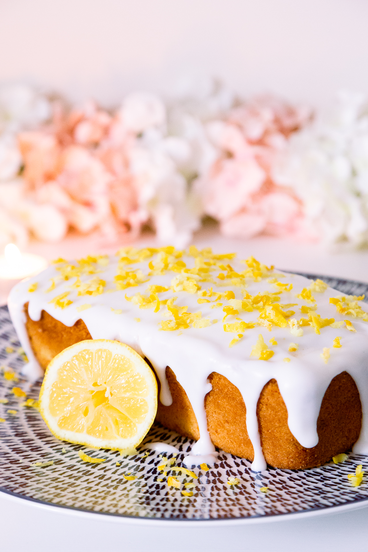 lemon drizzle cake with thick icing 