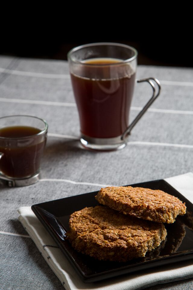 Spelt flour, oats and coconut breakfast biscuits