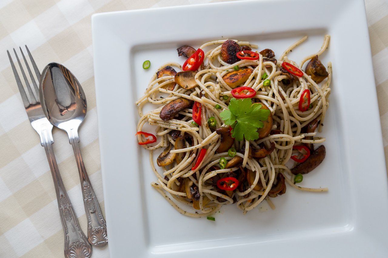 vegan brown rice spaghetti with garlic mushrooms