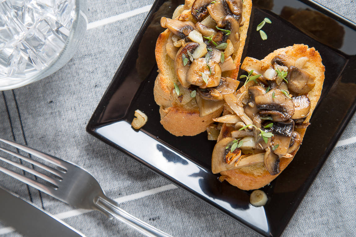 garlic mushrooms on baguette