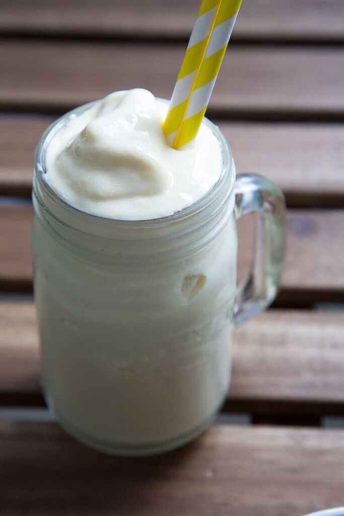vegan yoghurt drinks - mango lassi recipe at Honestmum.com